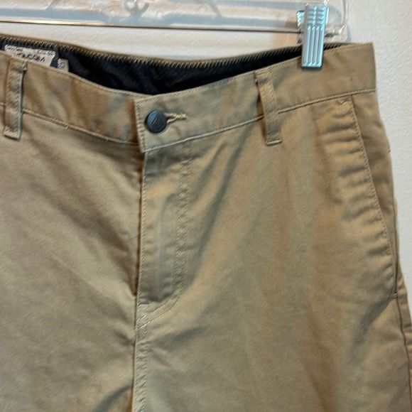 Volcom khaki 30 inch waist shorts - Picture 4 of 8